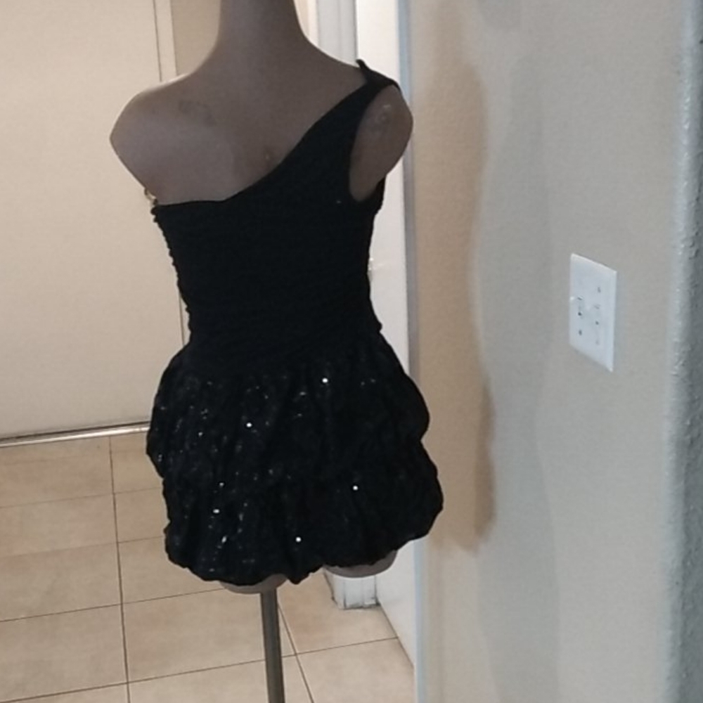 Dress - Picture 3 of 4